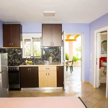 Lukas Apartment Himare